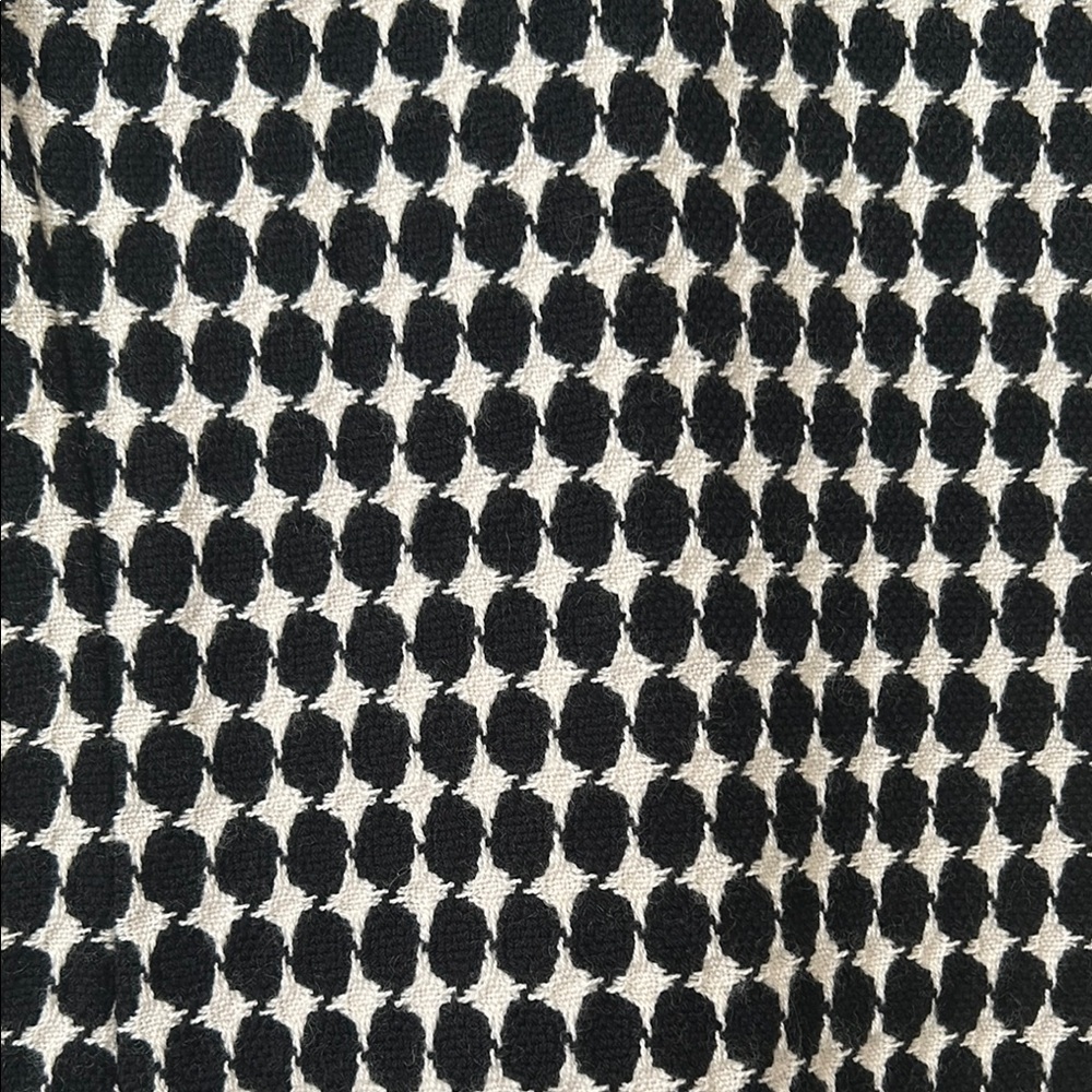 Chic Black and White Sleeveless Dress - Picture 6 of 6